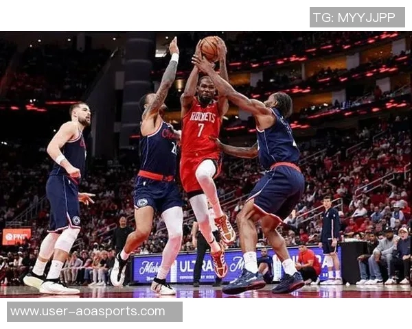 莱昂纳德全能表现助力球队20投10中斩获25分3篮板4助攻3抢断展现实力