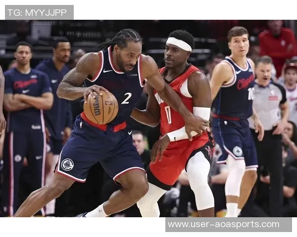 伦纳德称赞巴图姆如粘合剂般重要积极防守展现活力与团队精神